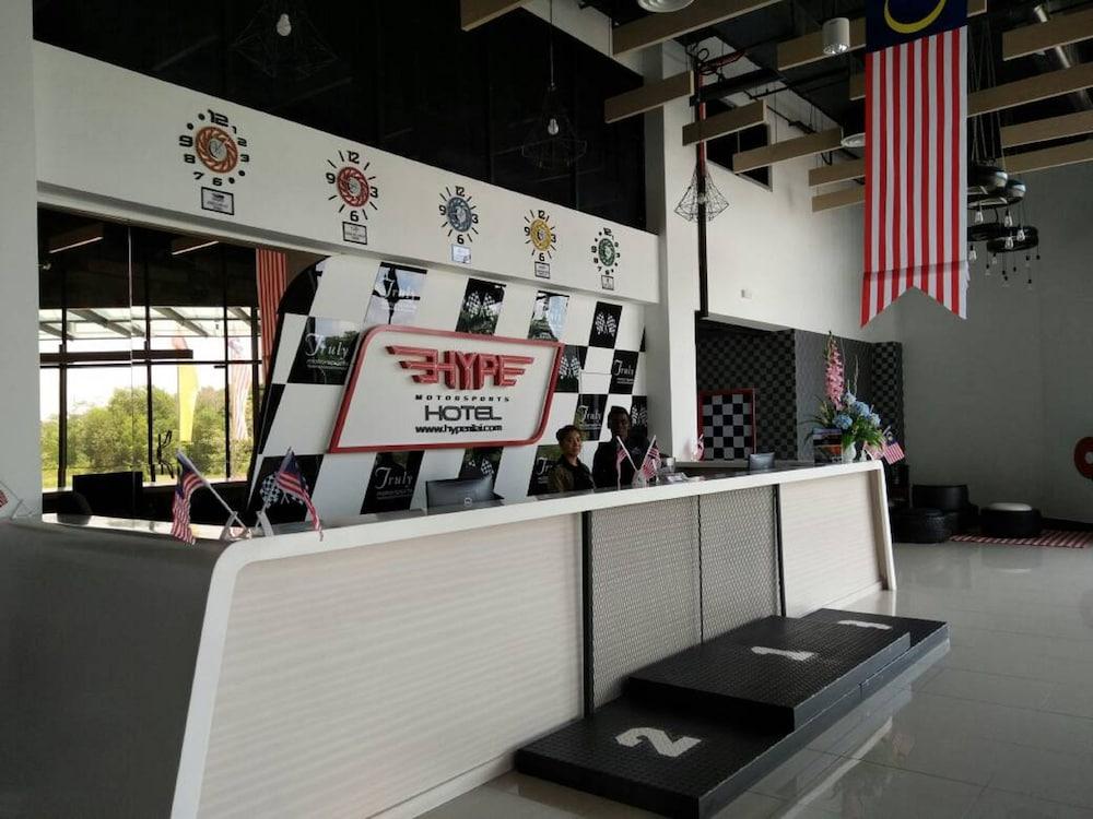 Hype Motorsport Hotel Nilai Exterior foto