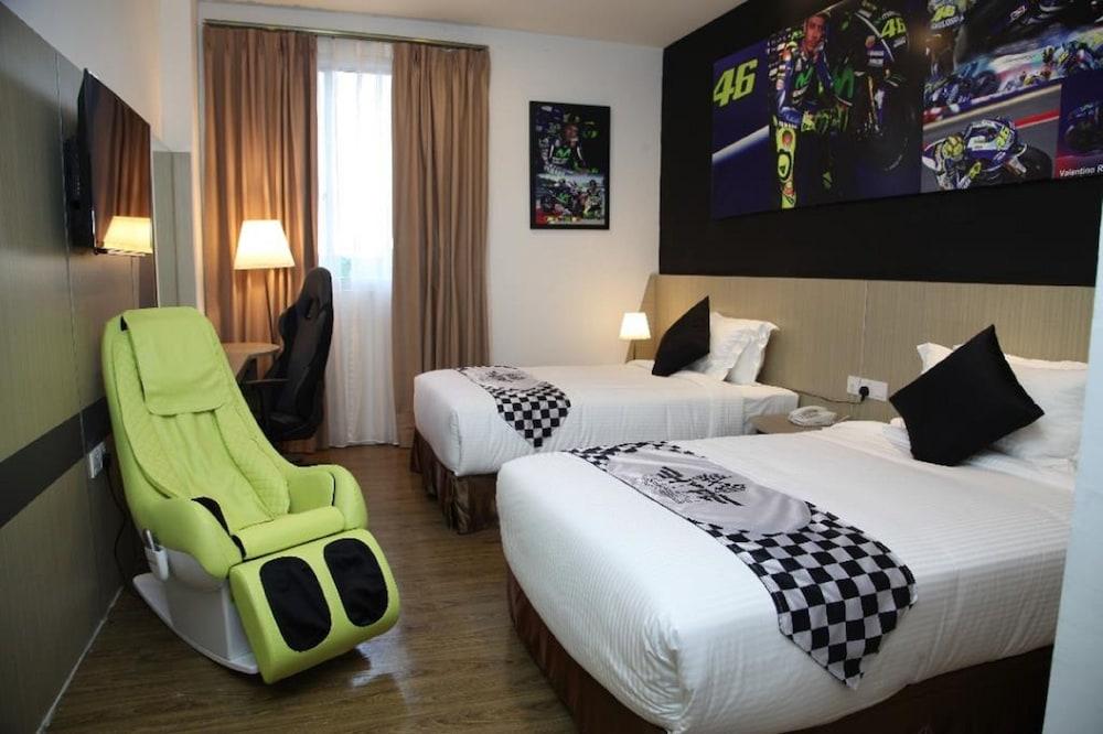 Hype Motorsport Hotel Nilai Exterior foto