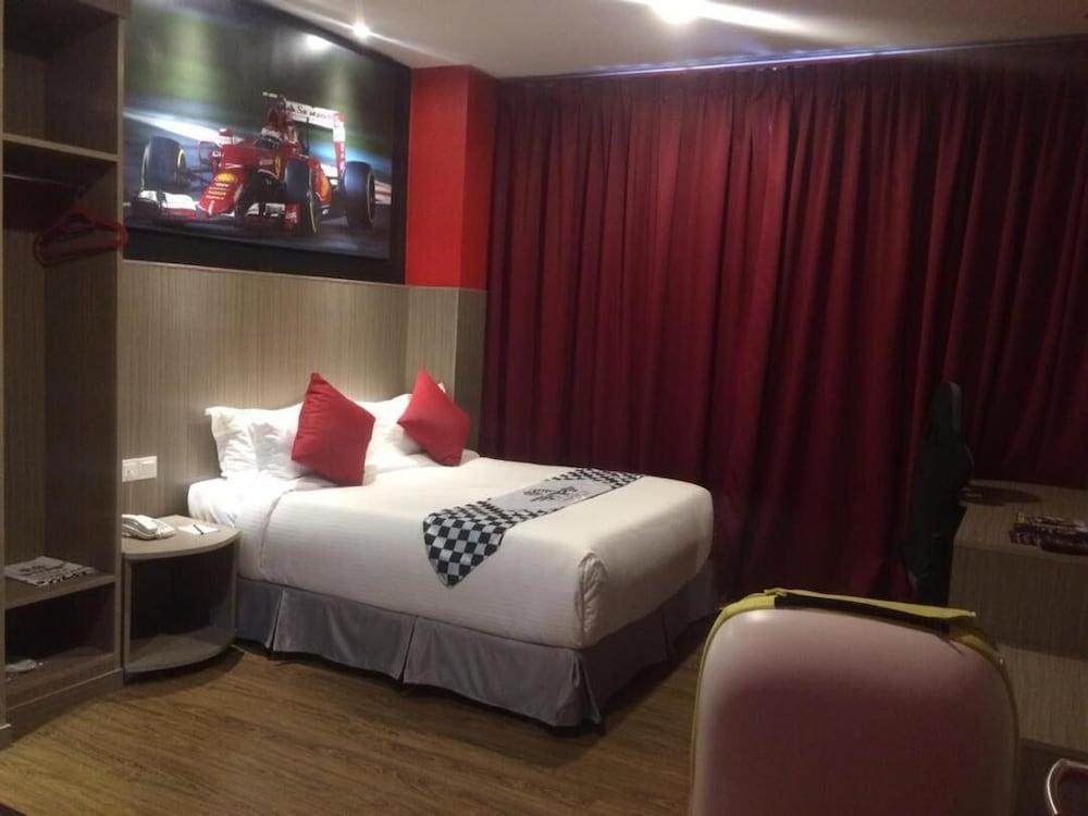 Hype Motorsport Hotel Nilai Exterior foto