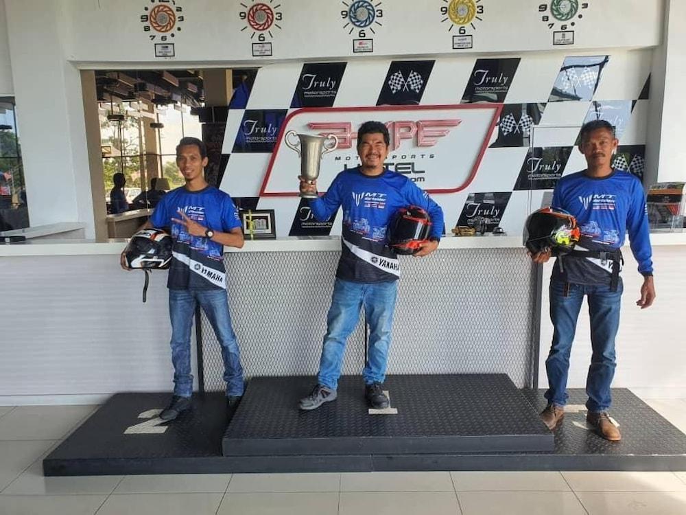 Hype Motorsport Hotel Nilai Exterior foto