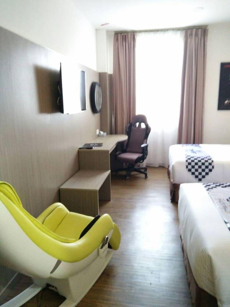 Hype Motorsport Hotel Nilai Exterior foto