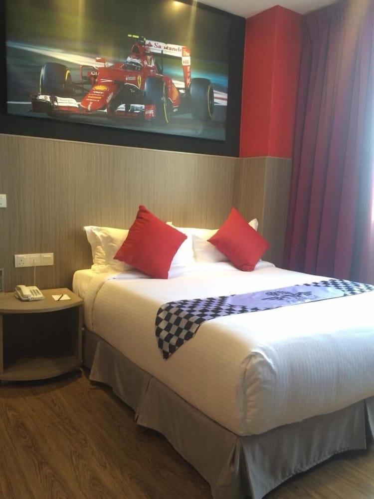 Hype Motorsport Hotel Nilai Exterior foto