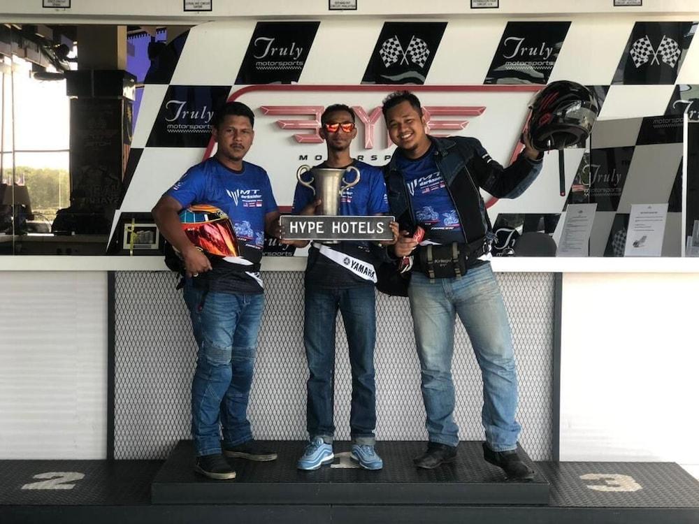 Hype Motorsport Hotel Nilai Exterior foto